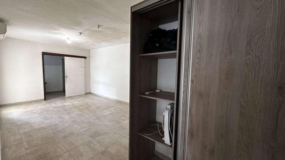 Appartement à REMIRE-MONTJOLY