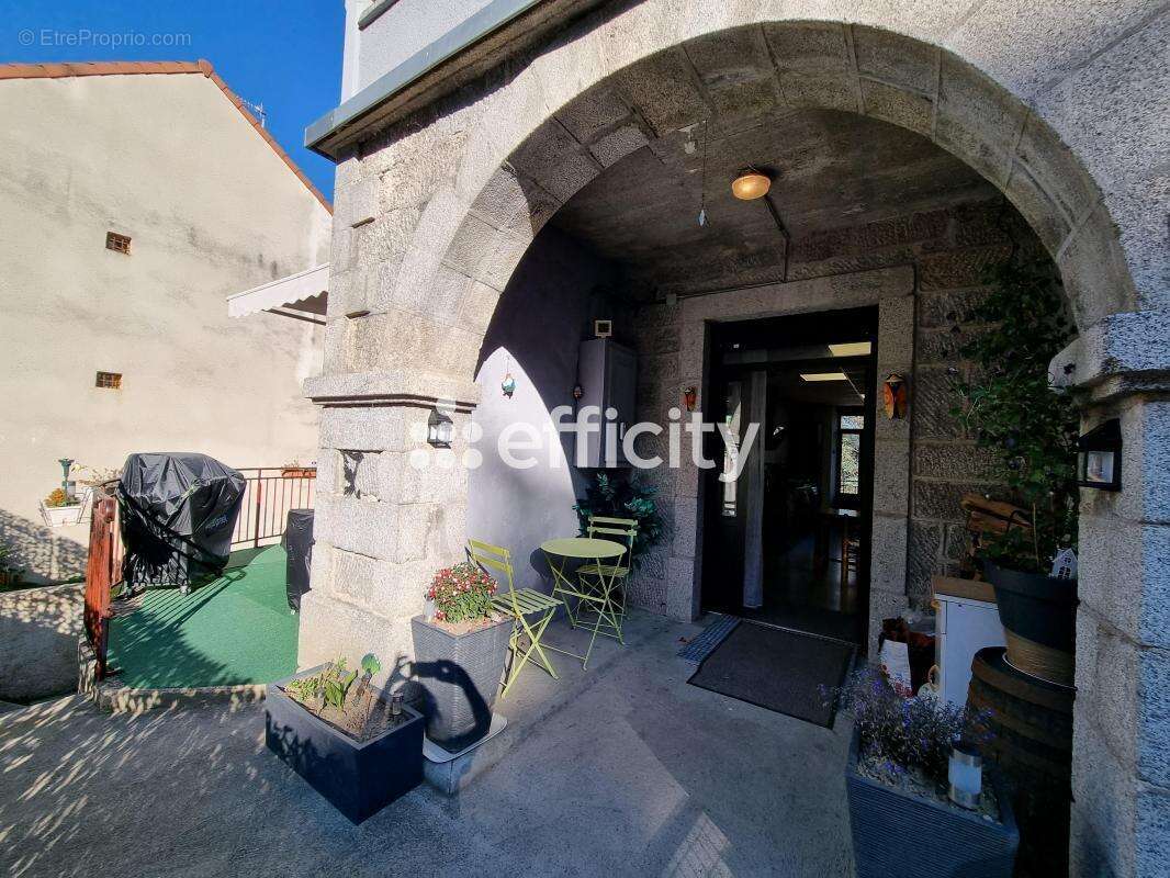 Maison à LE MALZIEU-VILLE