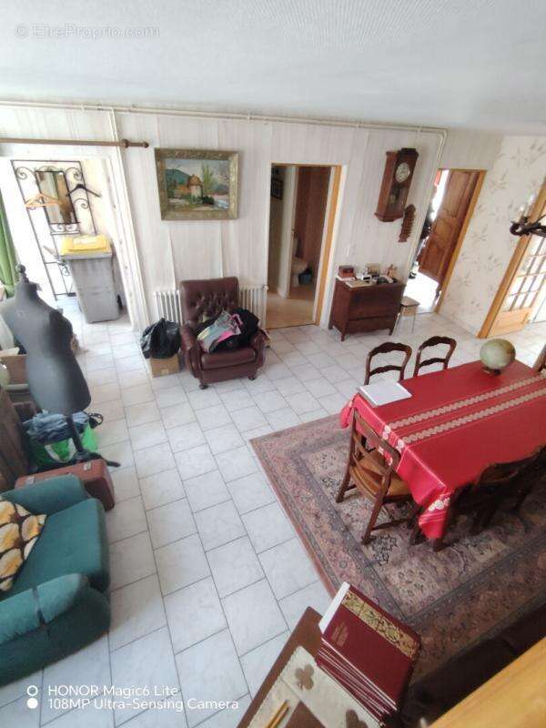 Maison à AZE