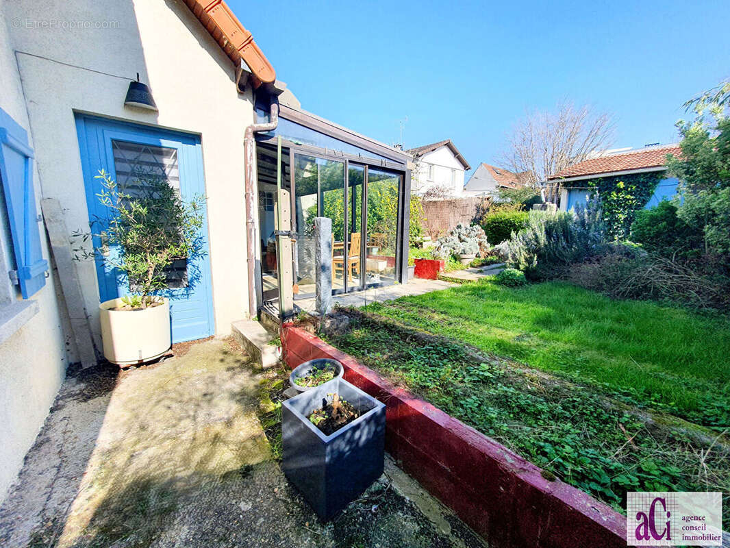 Maison à L'HAY-LES-ROSES