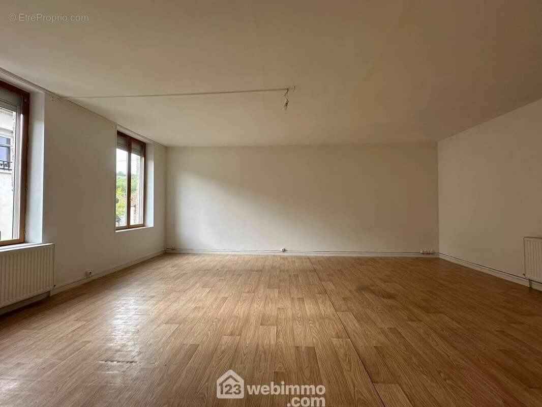 Un séjour spacieux et lumineux de 36 m² - Maison à MAUREGNY-EN-HAYE