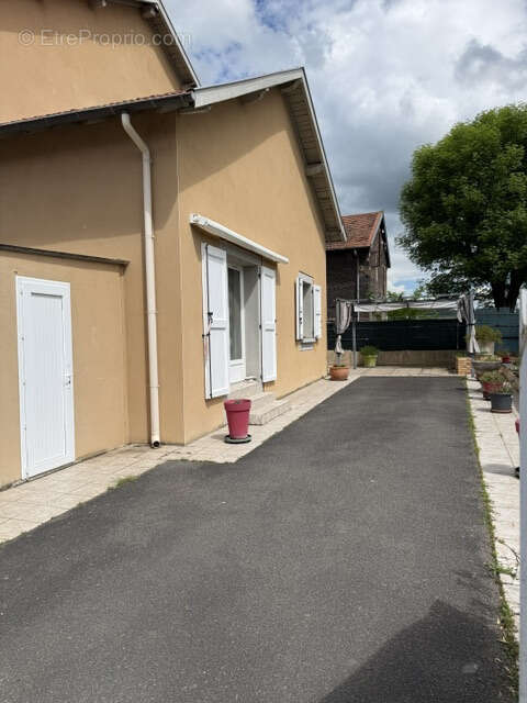 Appartement à VEAUCHE