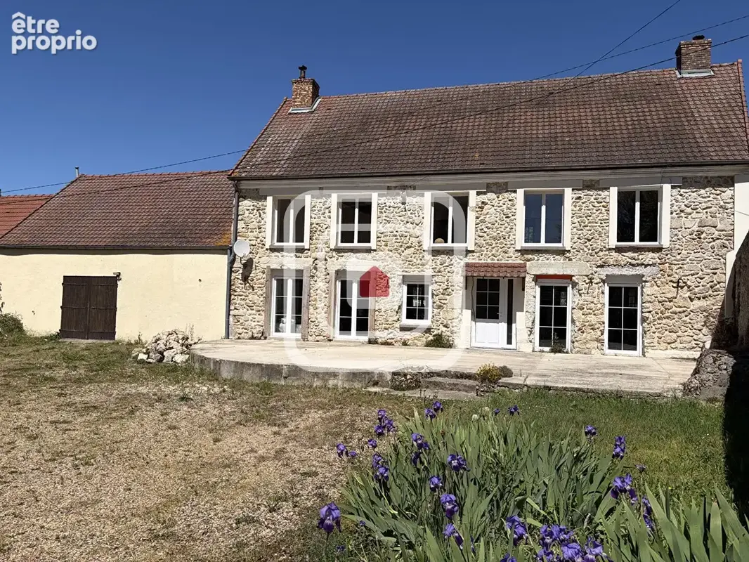 Ensemble immobilier de 278 m² avec jardin, piscine et dépendances - photo 2