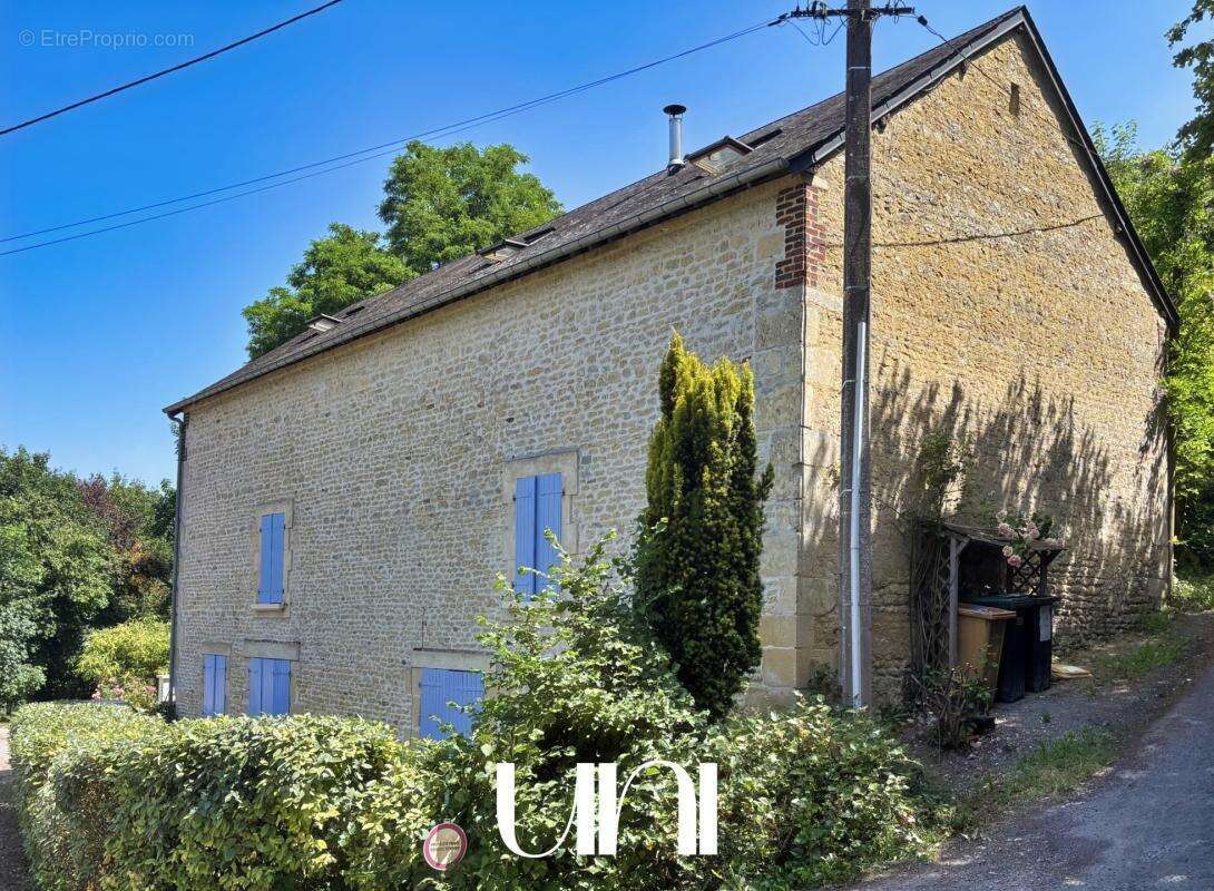 Maison à MEZIDON-CANON