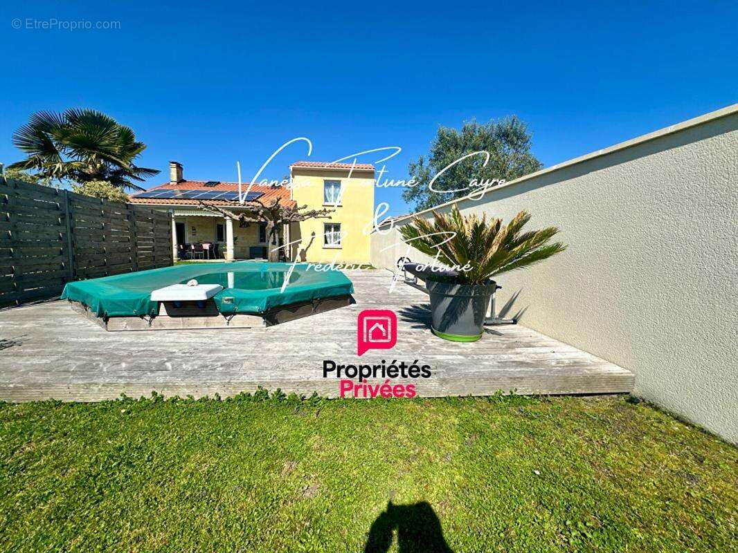 Maison à BLANQUEFORT