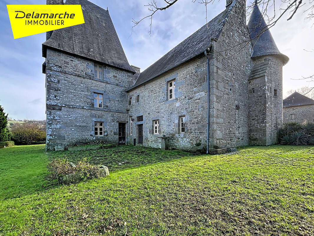 Maison à SAINT-AUBIN-DE-TERREGATTE