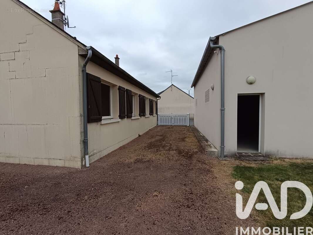 Maison 90 m² à Le Puy-Notre-Dame  - photo 6