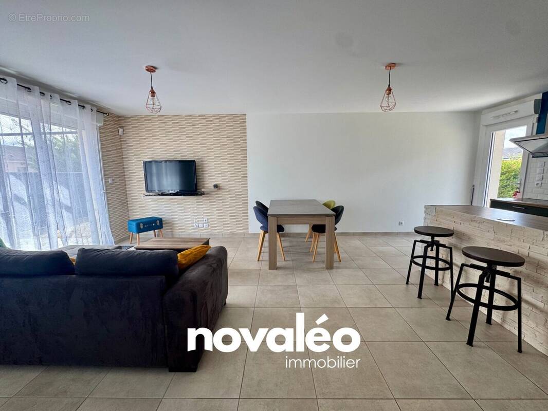 Maison à ROCHES-PREMARIE-ANDILLE