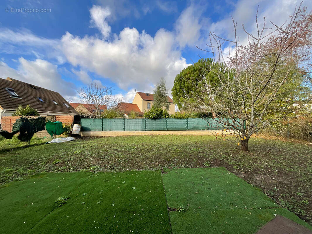 Maison à CHANTELOUP-LES-VIGNES