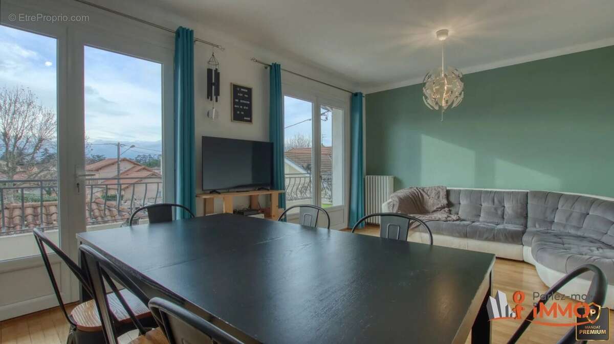 Appartement à VEAUCHE