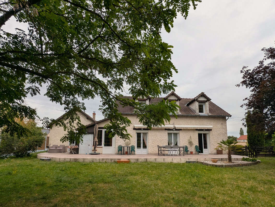 Maison familiale avec jardin à CHECY (45) - photo 2
