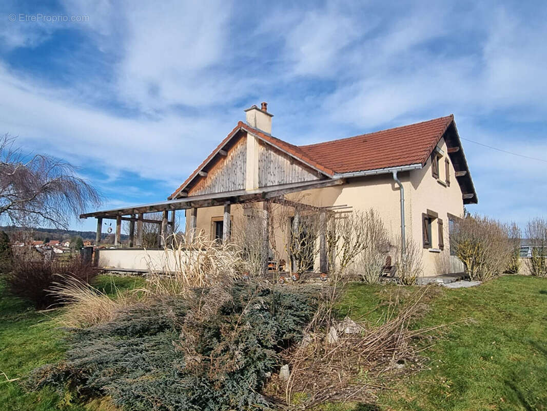 Maison à LA LONGEVILLE