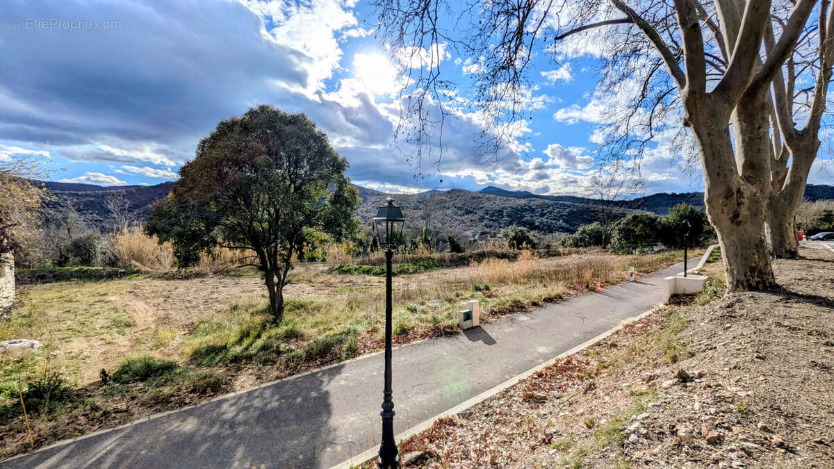 Terrain à LES CLUSES