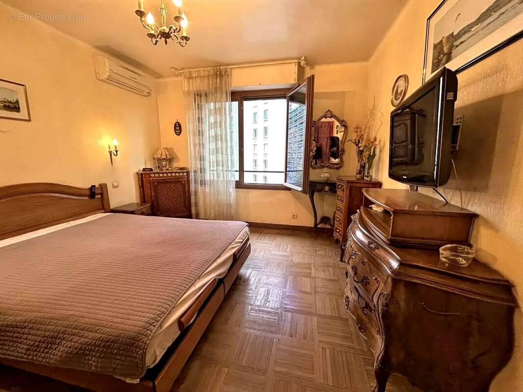 Appartement à MARSEILLE-6E