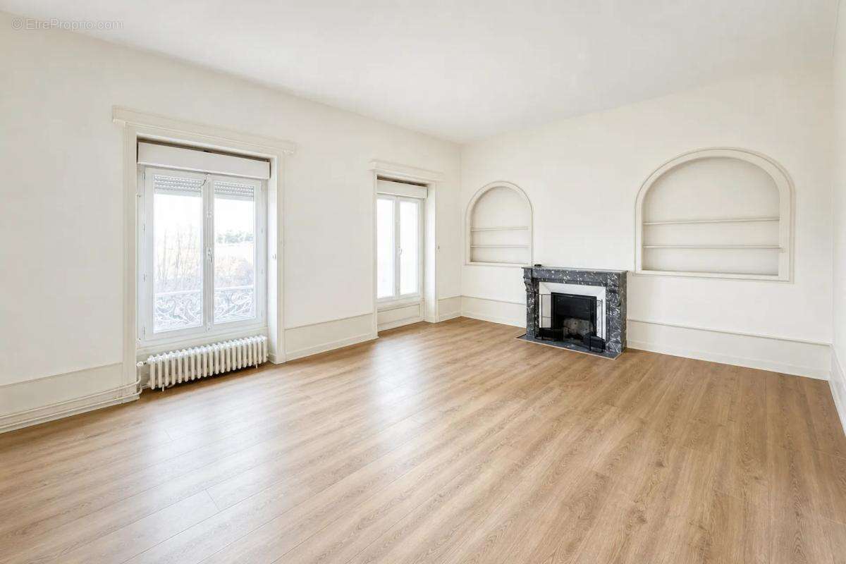 Château de 316 m² à Seyssel, charme d'époque - photo 9