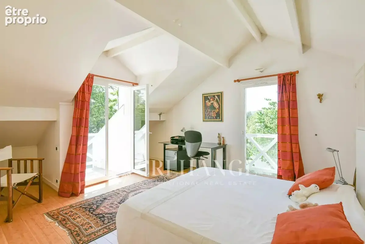 LE VESINET - LAC INFERIEUR - Maison familiale 262 m² - Jardin 1250m² - Piscine - photo 14