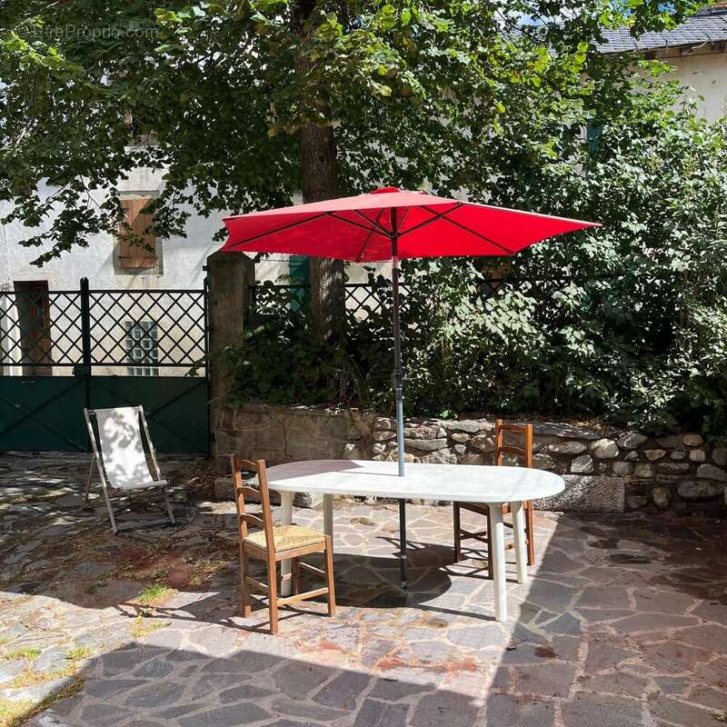Maison 140 m² à Formigueres  - photo 3