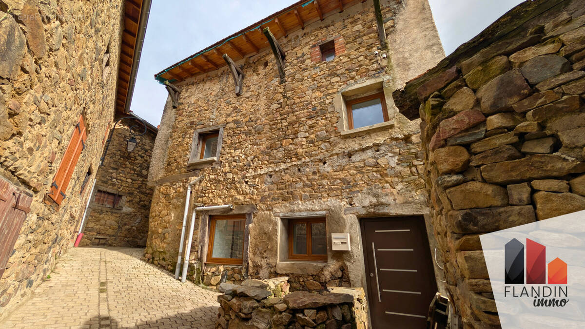 Maison à SAINT-ROMAIN-EN-JAREZ