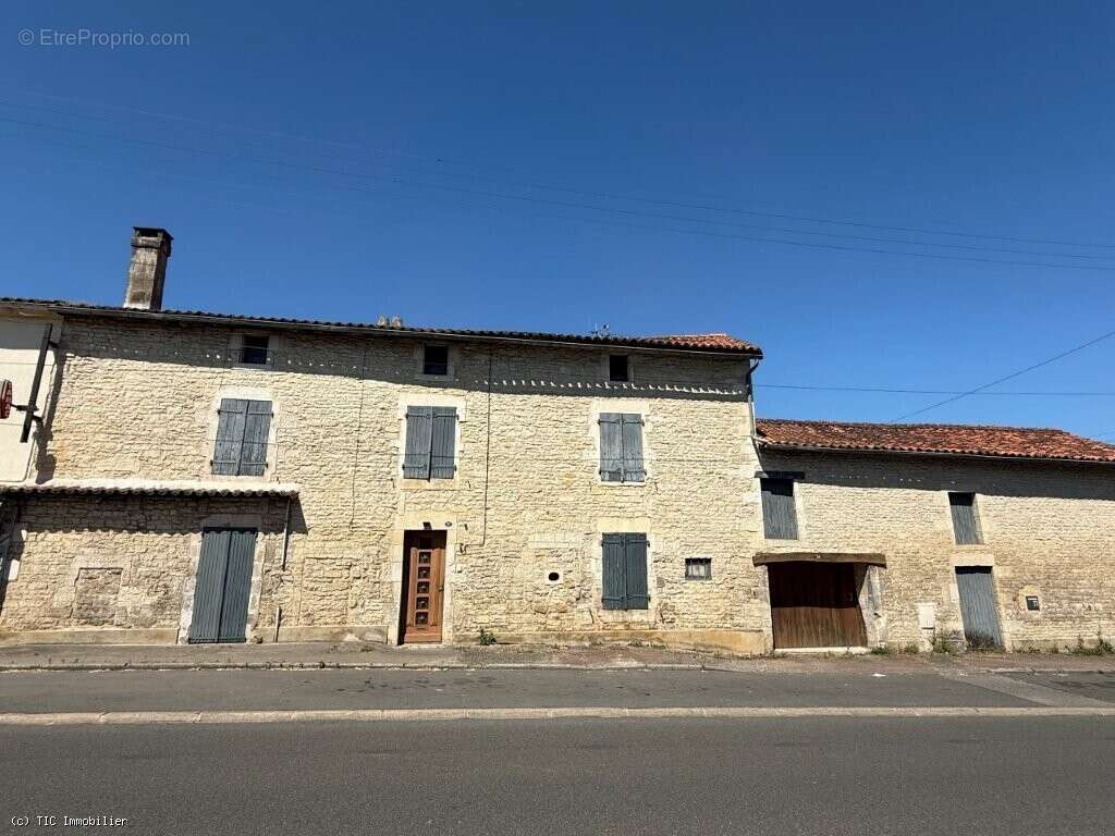Maison à RUFFEC