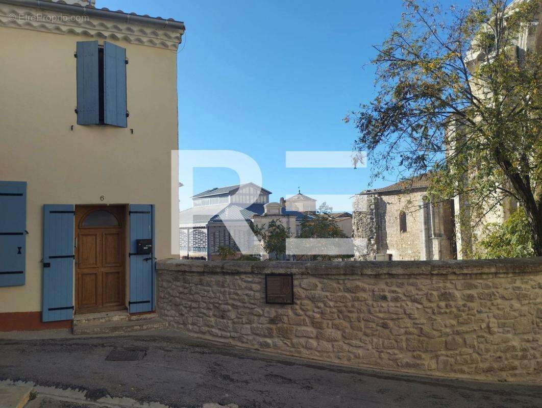 Maison de ville au coeur du village de St Gilles - photo 9