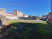   - Terrain à AUBENAS