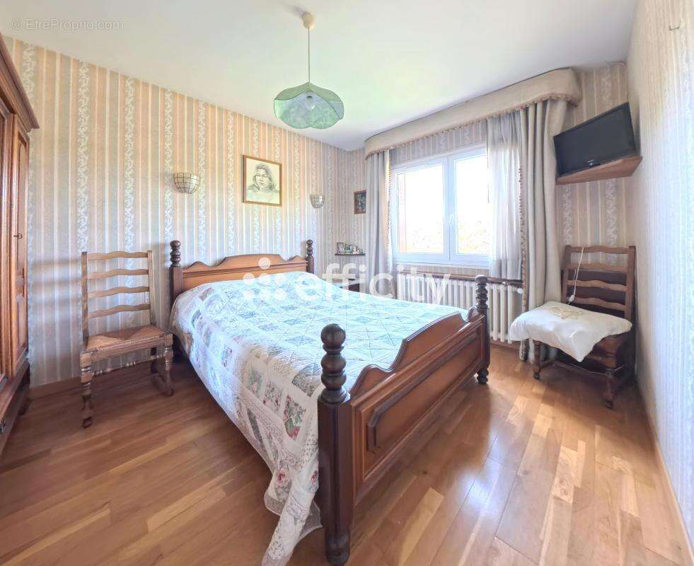 Maison 113 m² à Verrieres-Le-Buisson  - photo 7