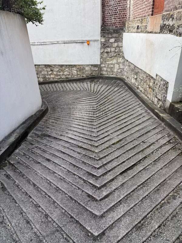 Parking à NEUILLY-SUR-SEINE