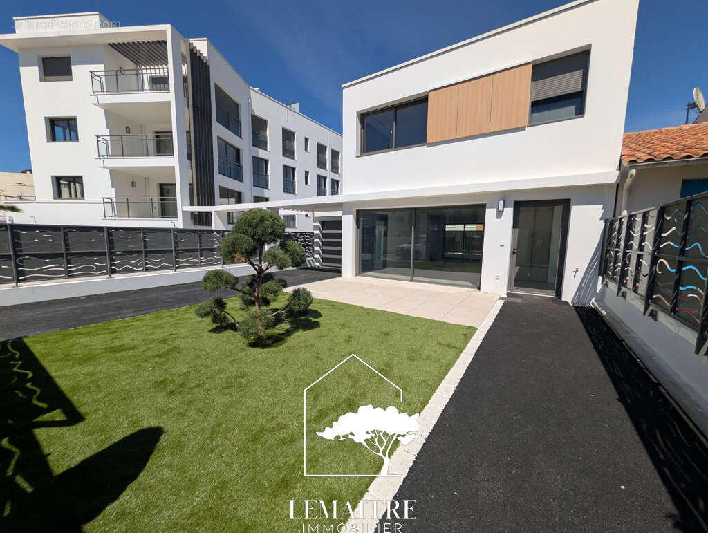 Maison à LES MATHES