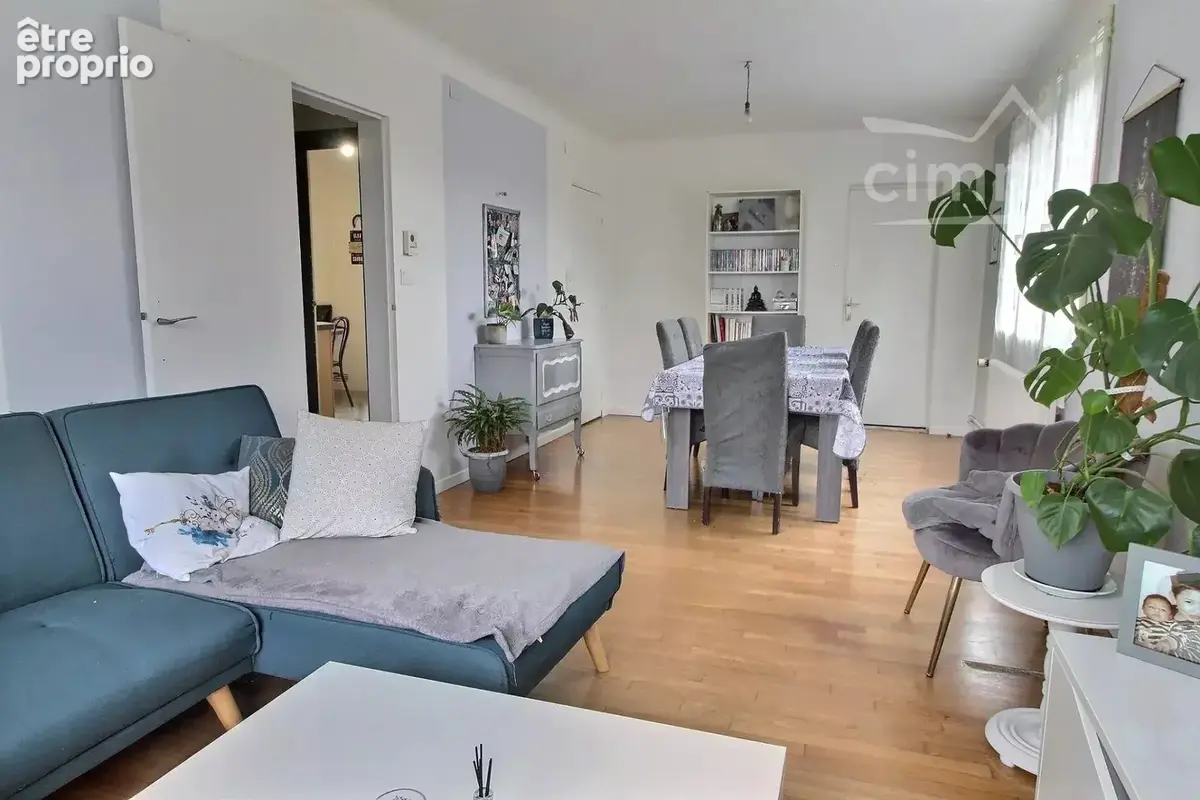Maison située a saint Doulchard - photo 4