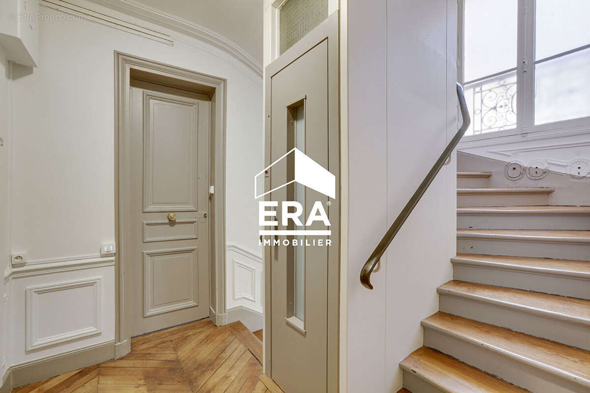 Appartement à PARIS-17E