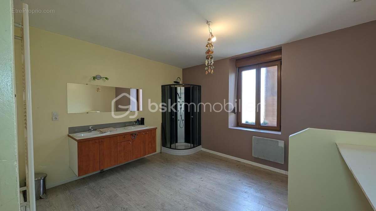 Commerce à VEXAINCOURT