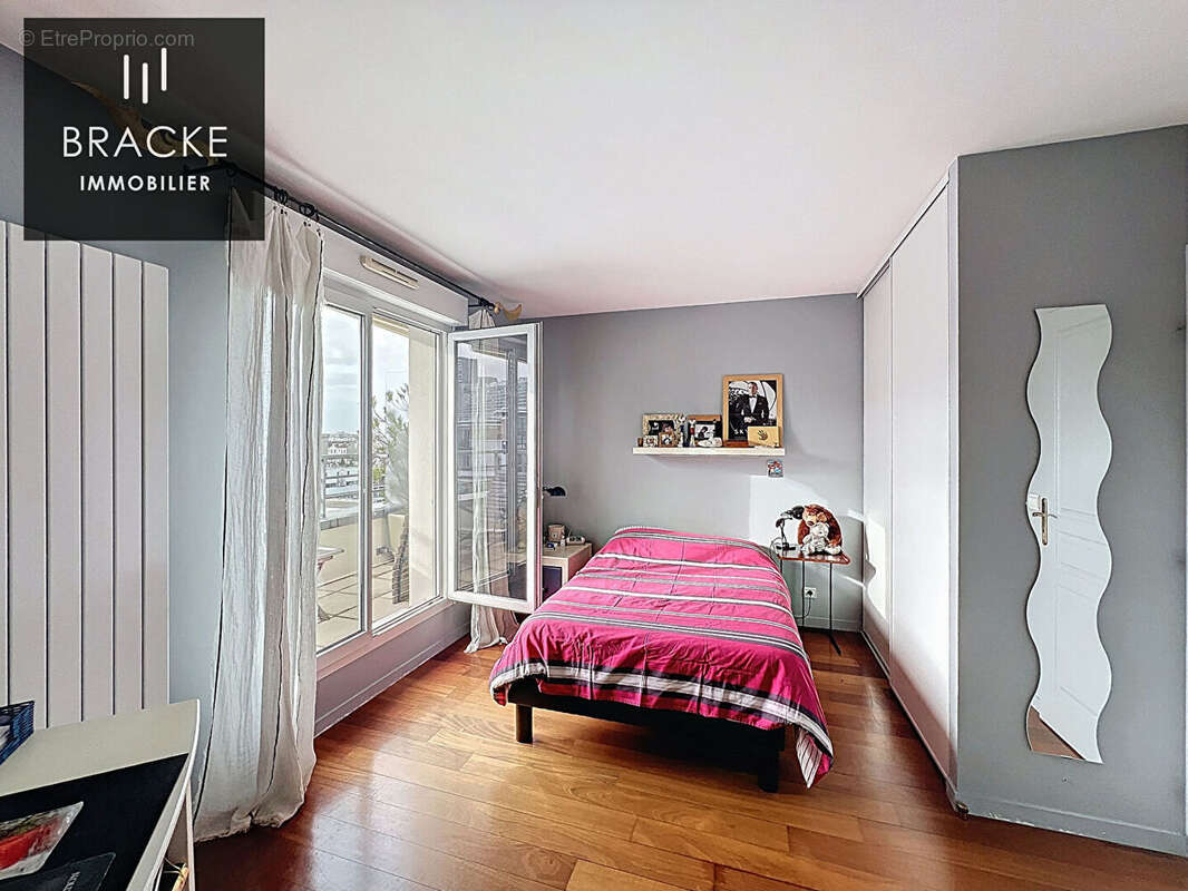 Appartement à COURBEVOIE