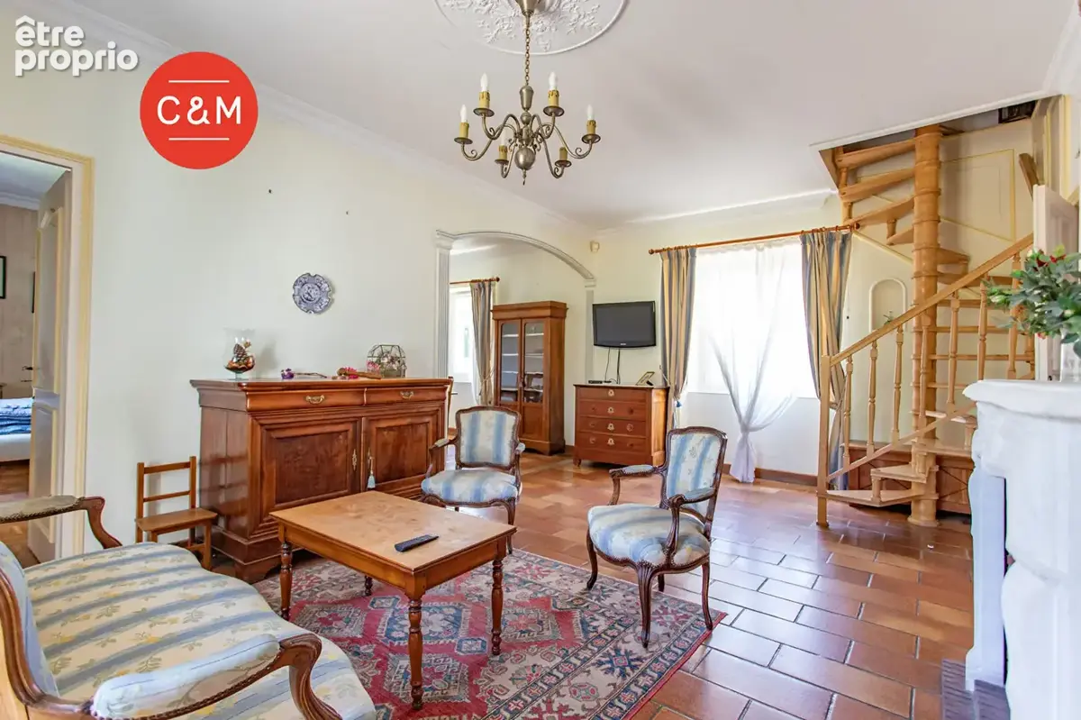 REZE TROCARDIERE - Maison 7 pièces 137 m² - photo 4