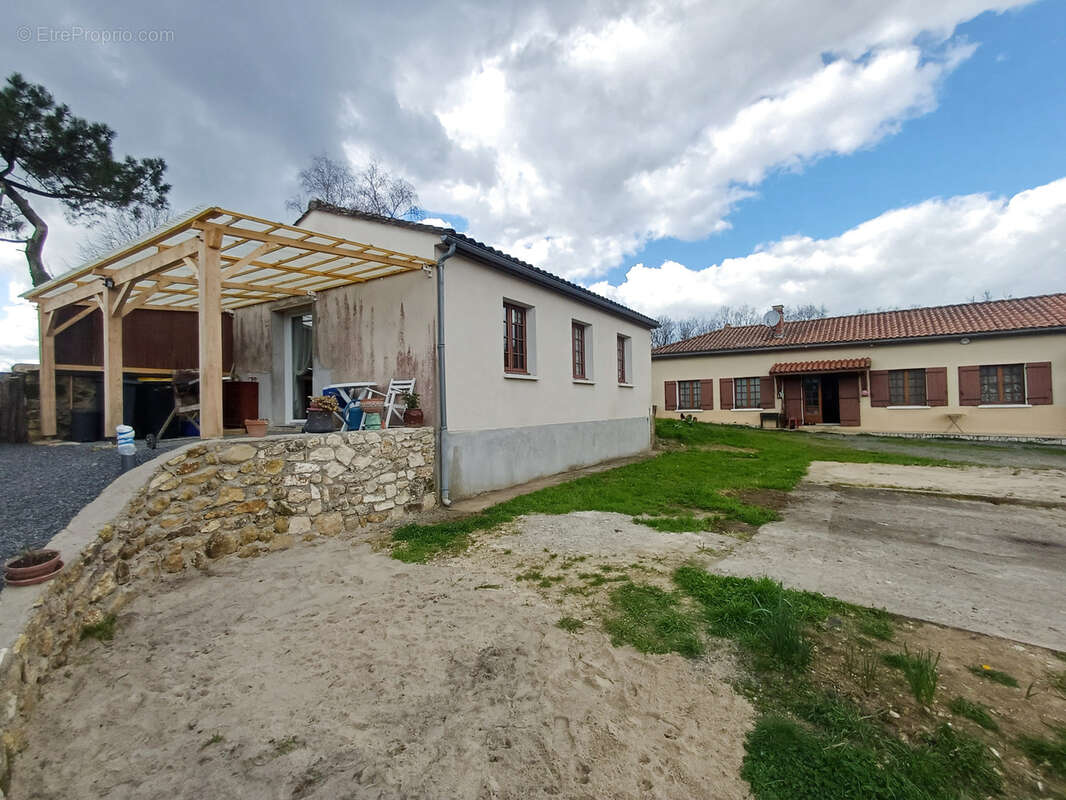 Maison à BAIGNES-SAINTE-RADEGONDE