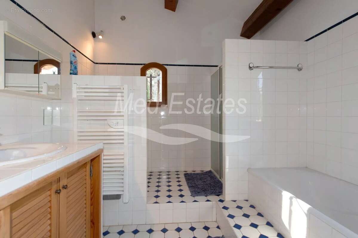 Maison à LA GARDE-FREINET