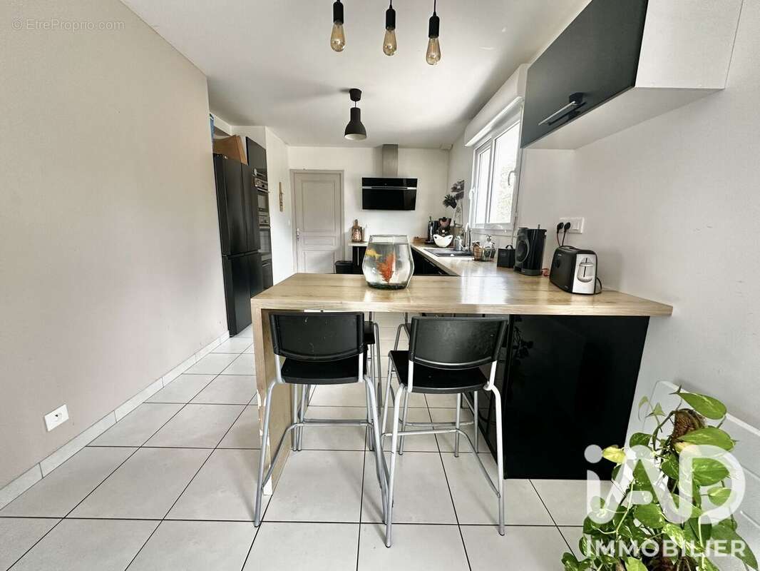 Maison 96 m² à Sideville  - photo 4