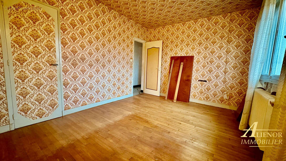 Maison à SAINT-LEON-SUR-L'ISLE