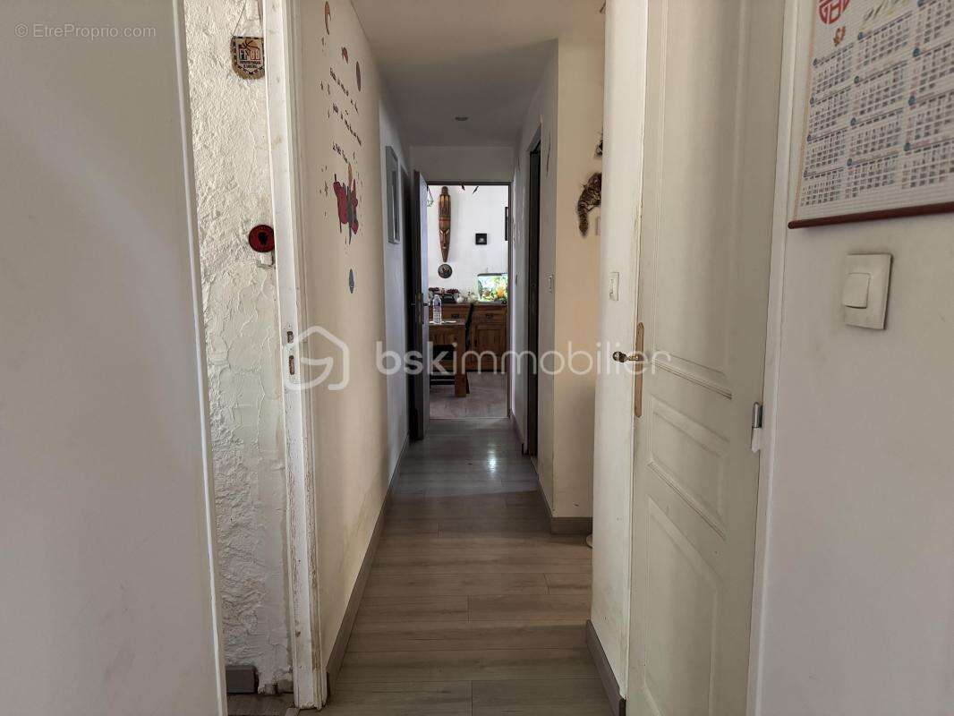 À La Roquebrussanne (83136), maison de plain-pied rénovée avec studio indépendant sur 1 650 m² de terrain plat et clôturé - photo 22
