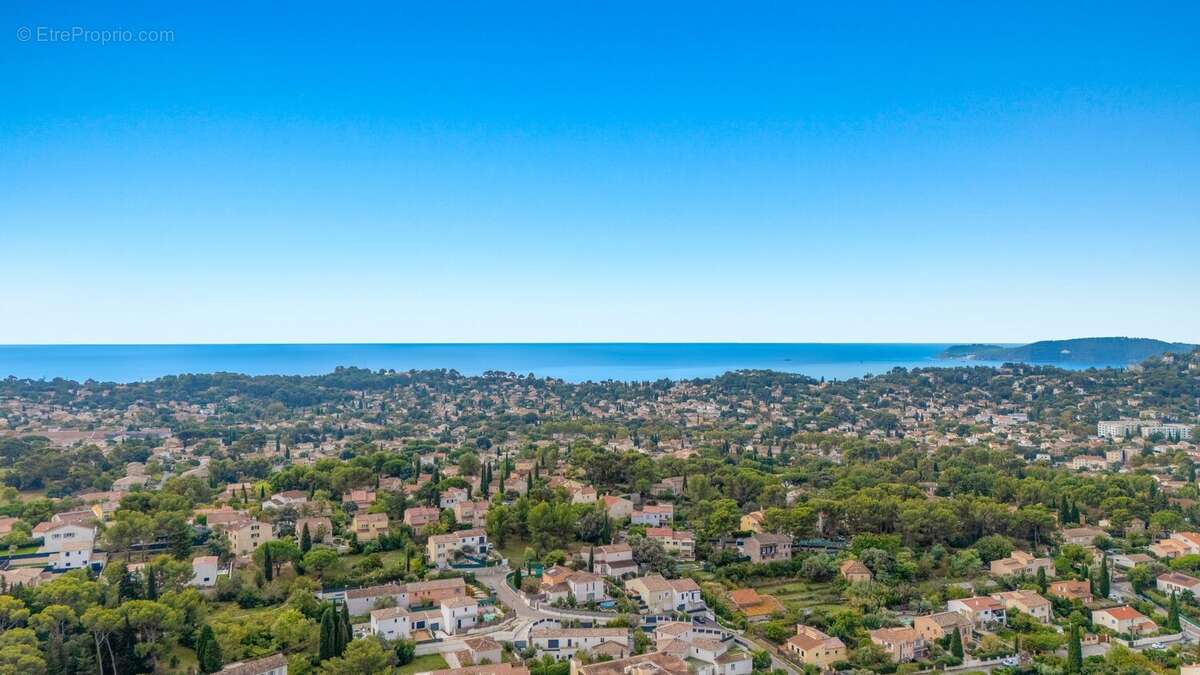 Terrain à LA GARDE