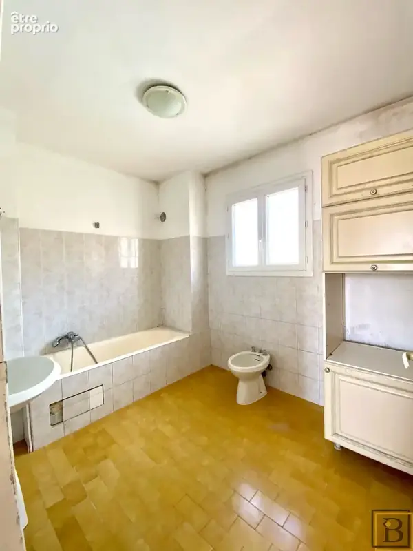 Maison de ville au calme   2 appartements   fort potentiel - photo 14