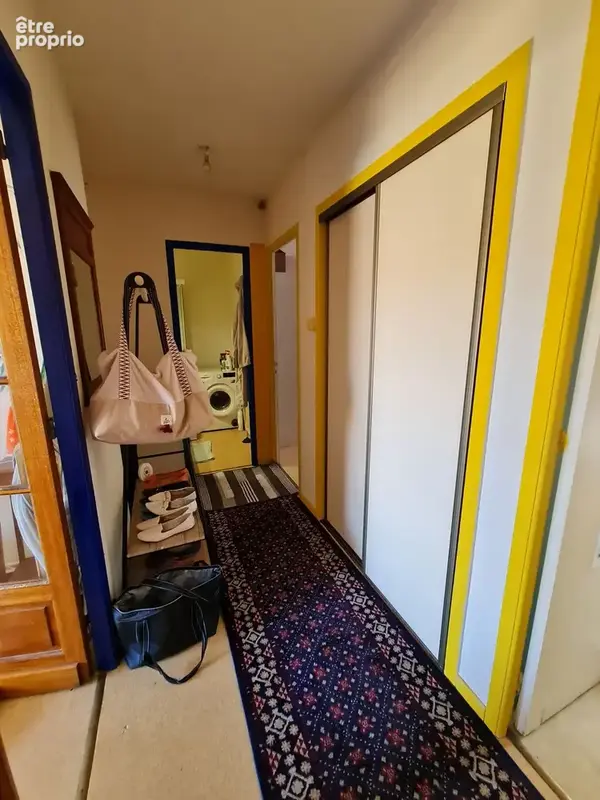 Couloir avec placard