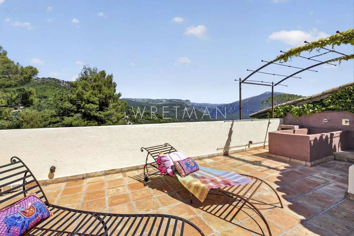 Maison à CHATEAUNEUF-GRASSE