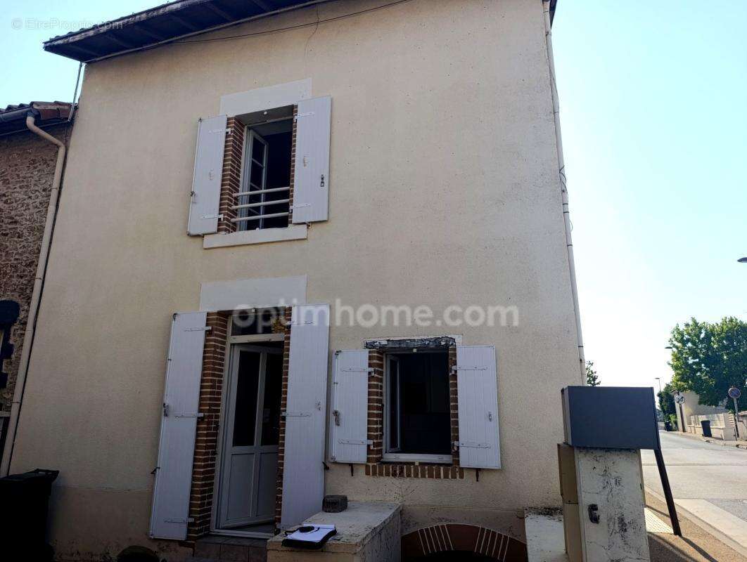 Petite maison rénovée au cœur du bourg - photo 2