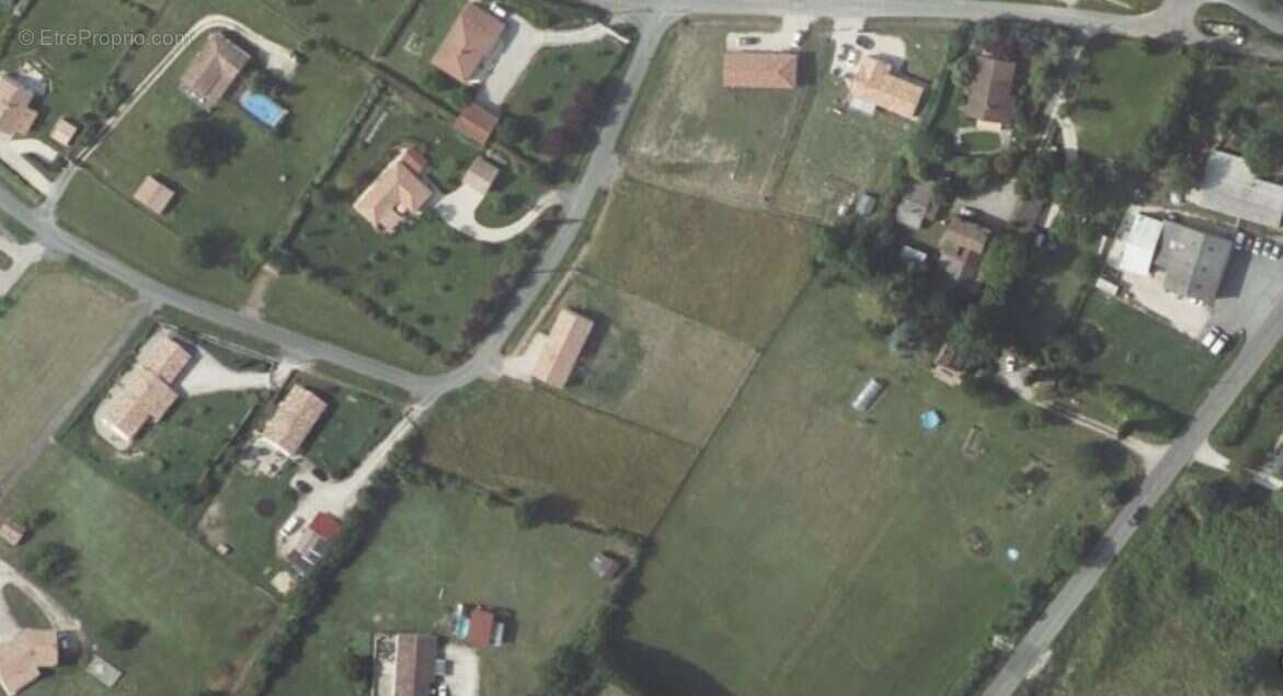 Terrain à CASTELNAU-MONTRATIER