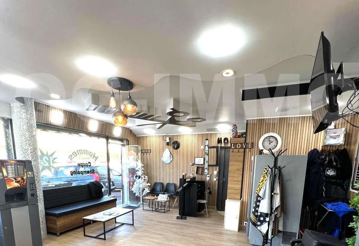 c0aed178-496c-4390-87e8-faafda58726b - Commerce à GRETZ-ARMAINVILLIERS