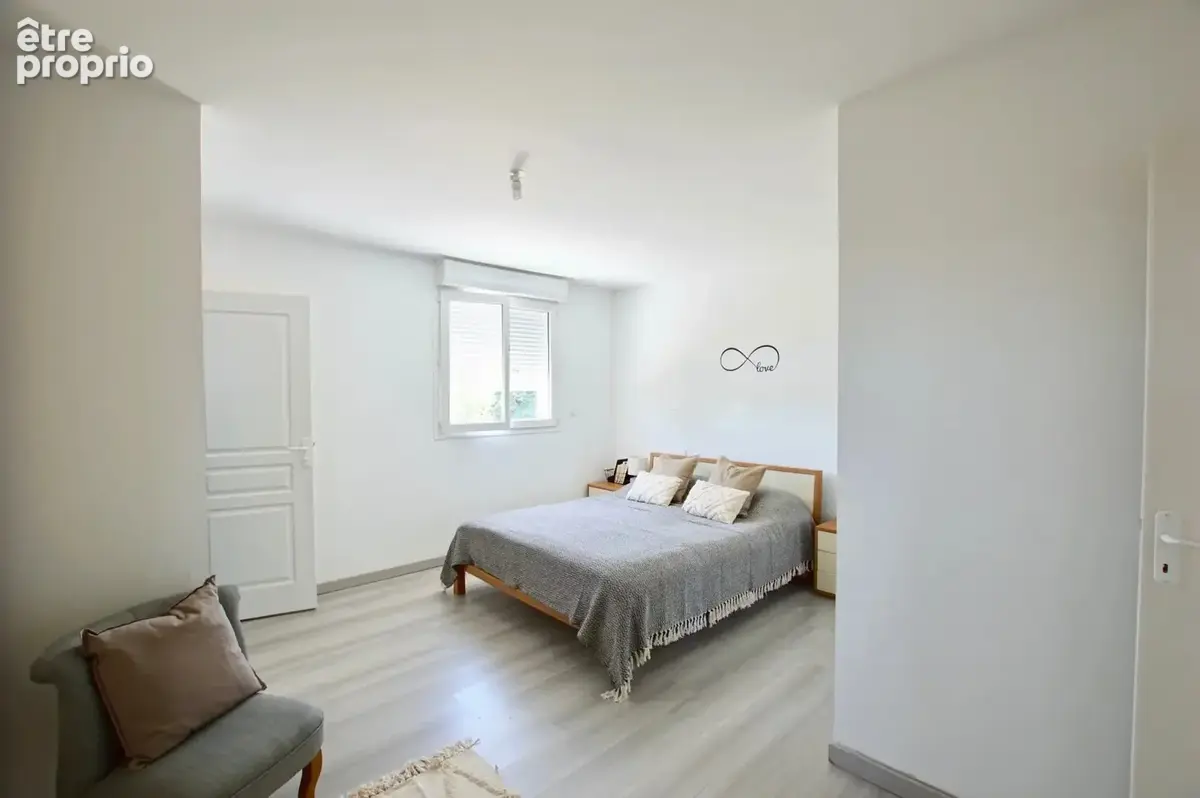Maison 142 m² à La Salvetat-Saint-Gilles  - photo 7