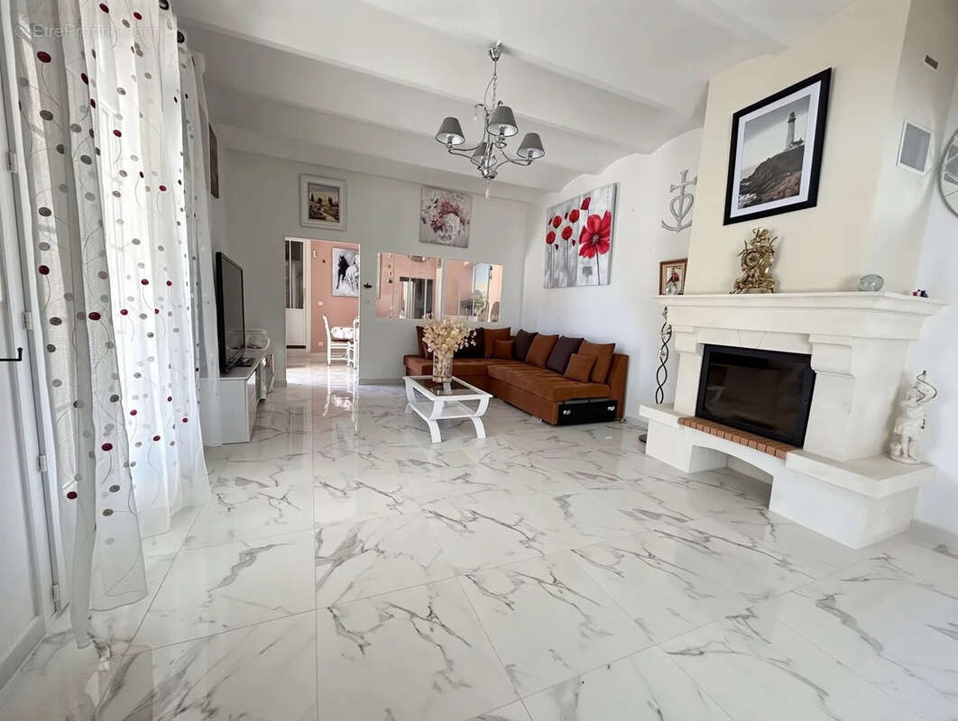 Maison à BELLEGARDE