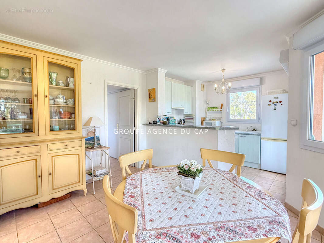 Saint raphael les golfs appartement 4 pieces dernier etage avec garage - photo 4