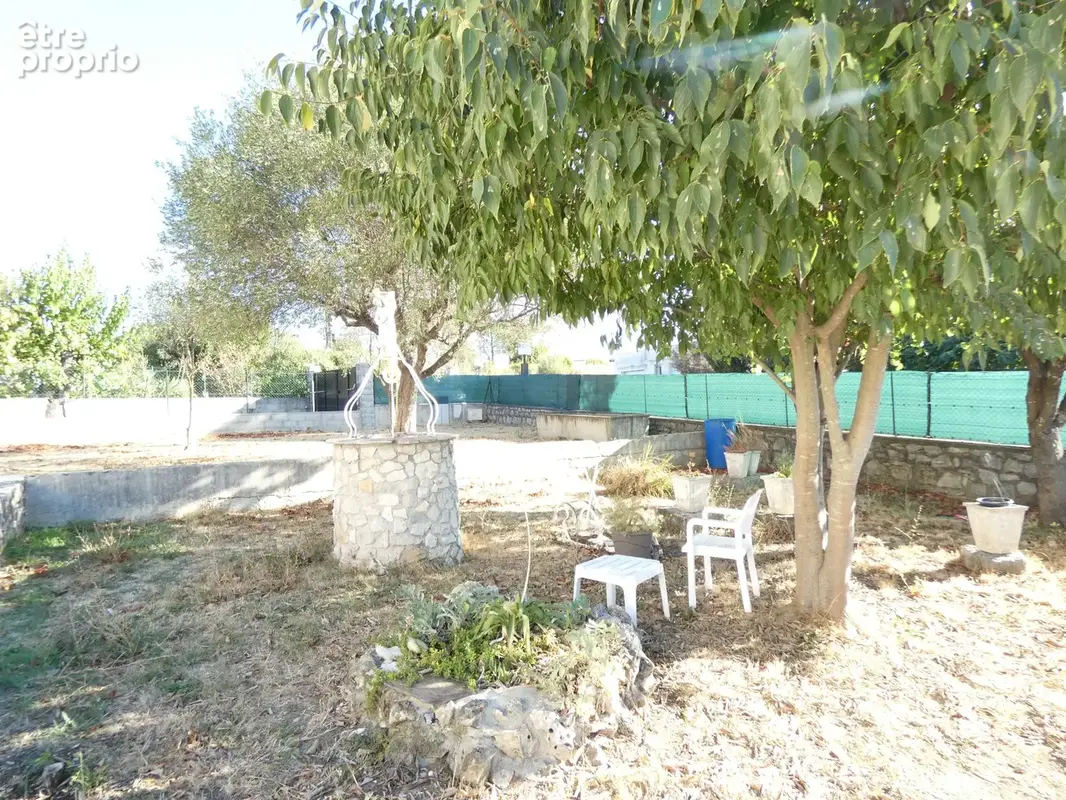 Alès , propriété deux logements sur 2200 m2 constructibles - photo 2