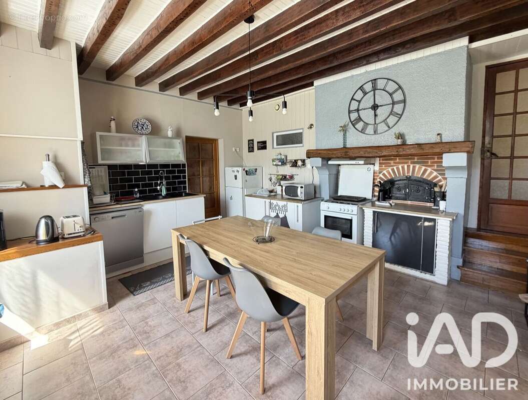 Maison 160 m² à Saint-Memmie  - photo 2